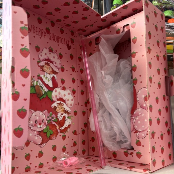 Stanley Pink Strawberry Shortcake Tumbler - Picture 3 of 4